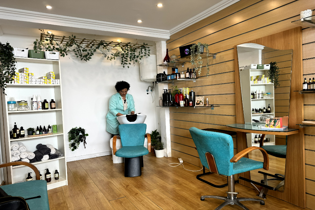 Espaço Elisângela Ferraz, Amora