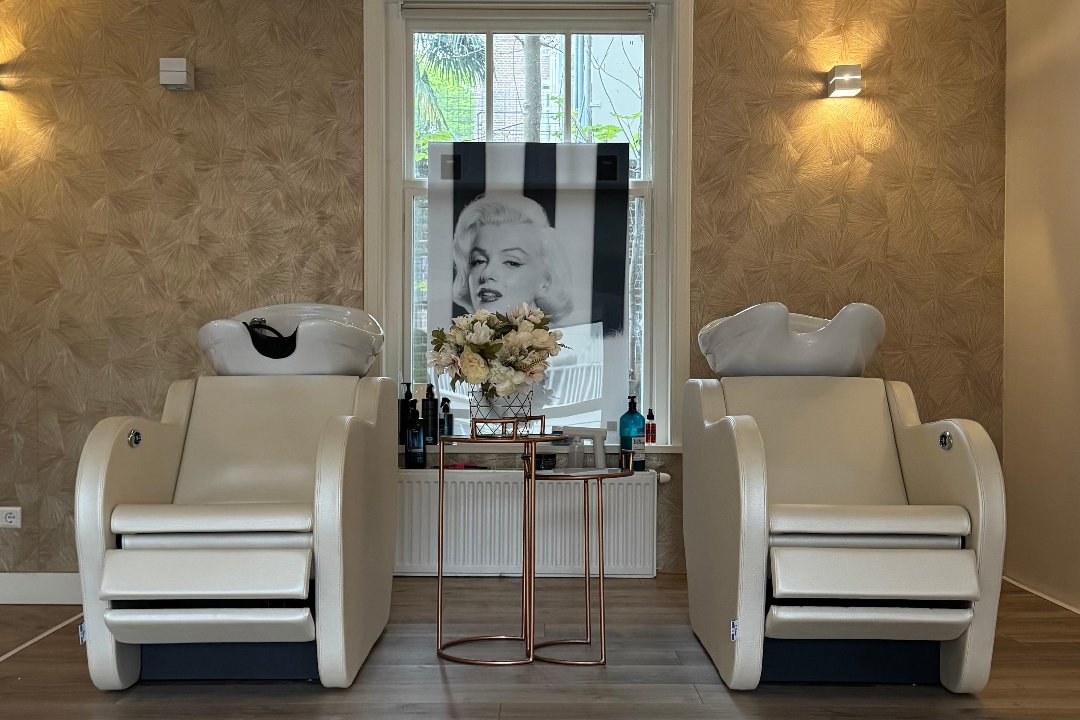 Glow Hair extensions , Zeilstraat, Amsterdam