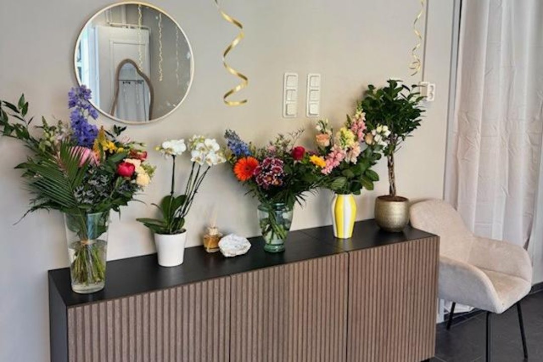 Brows & Glow by Ayesha , Noord-Holland