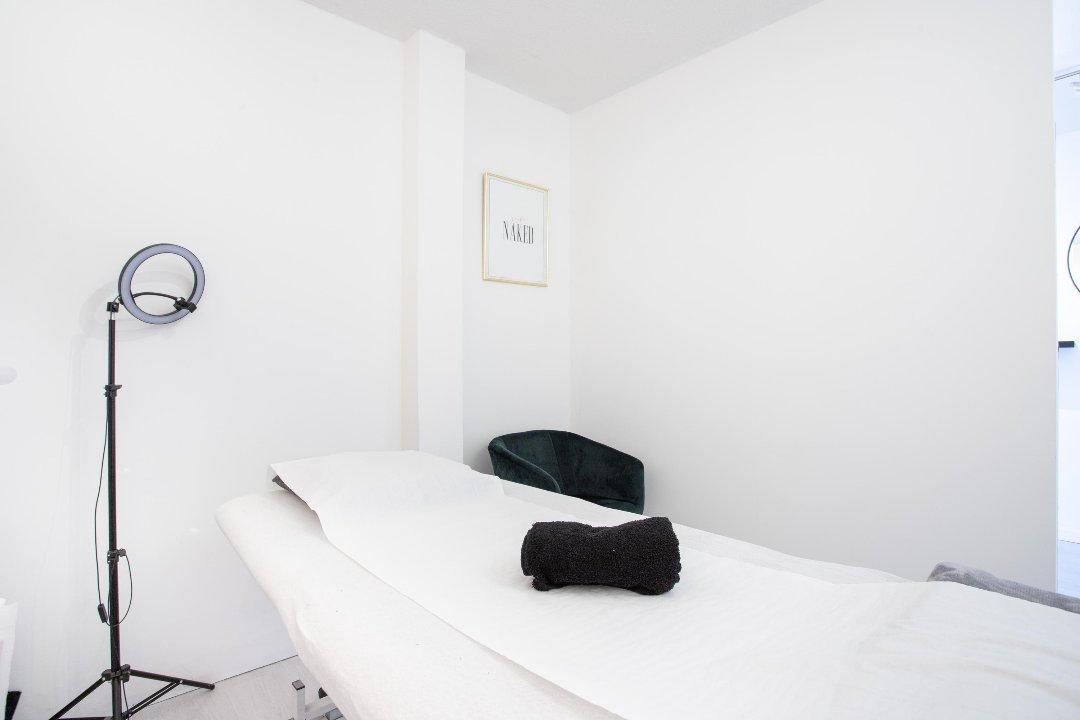 Brows That Wow by Natascha Rodriguez, Jan van Galenstraat, Amsterdam