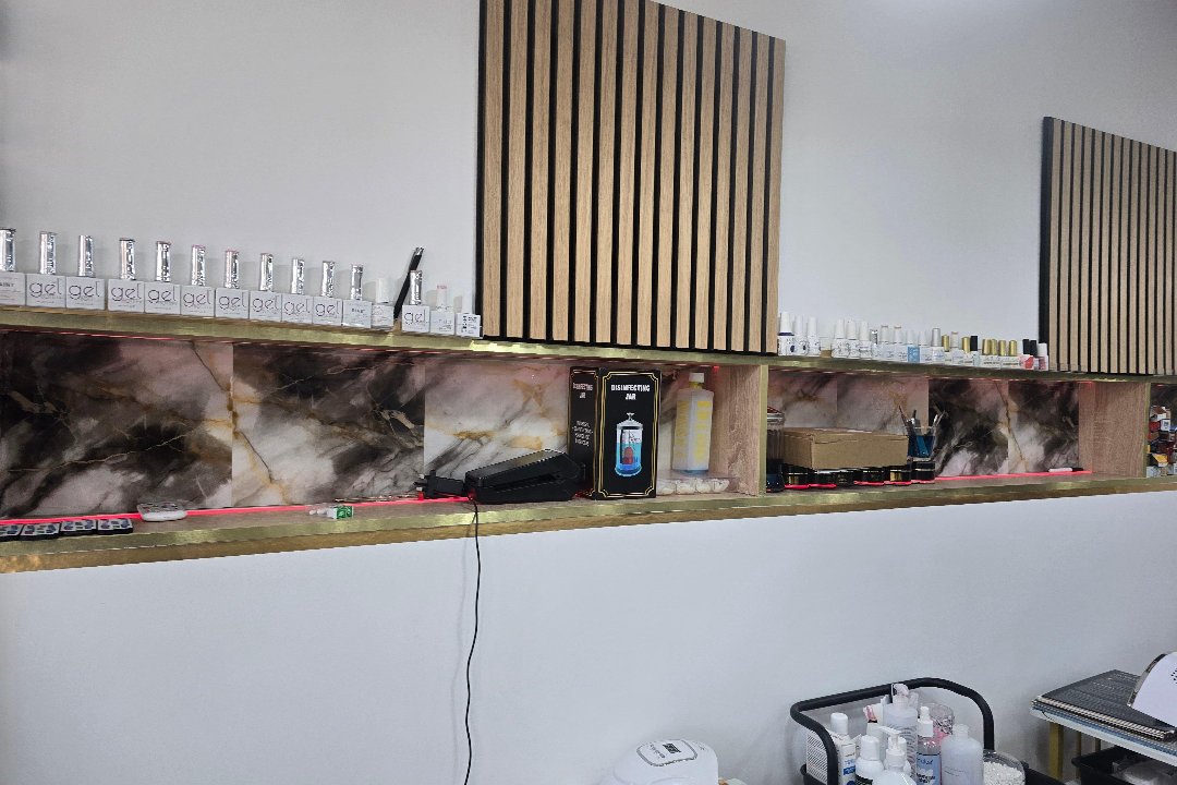 Samiz Lounge Hair & Beauty - Women only, Staines, Surrey