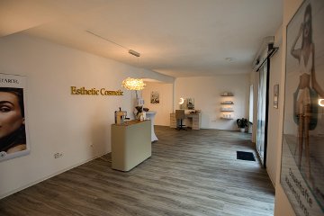 Estentic cosmetic