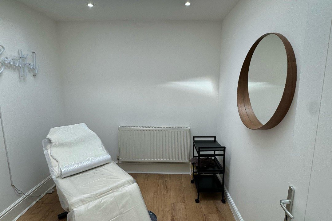 By Serwah Wellness, Wandsworth Bridge, London