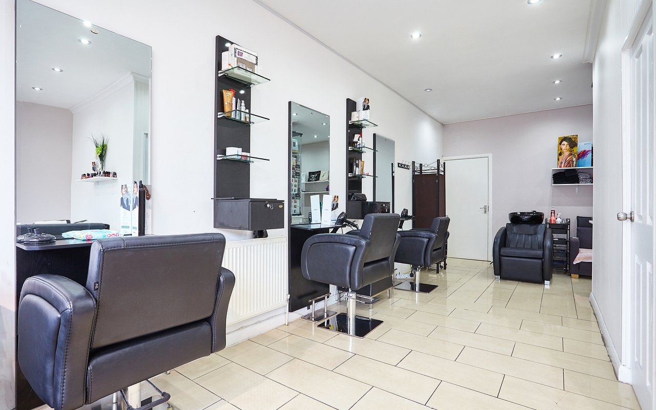 Ladies' Dry Haircut near Stratford, London - Treatwell