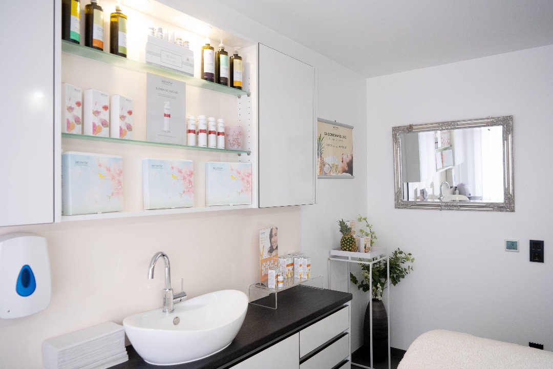 Skinfinity by Tatjana, Moers