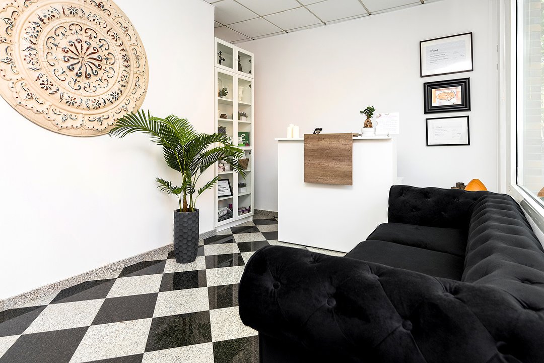 Essenze Massage, Quintana, Madrid