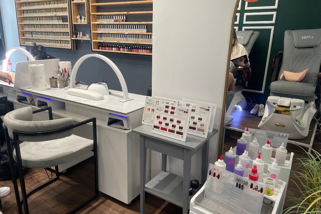 Lady's Nails & Spa, Augustenstraße, München