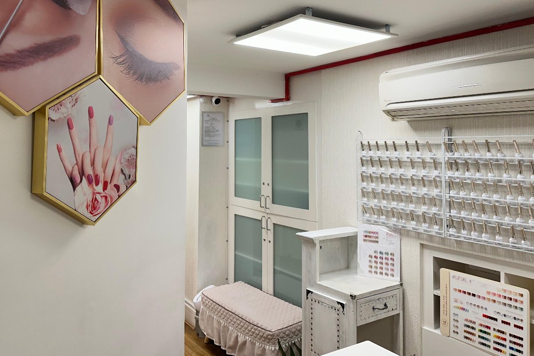 Pearl Nails, Chinatown, London