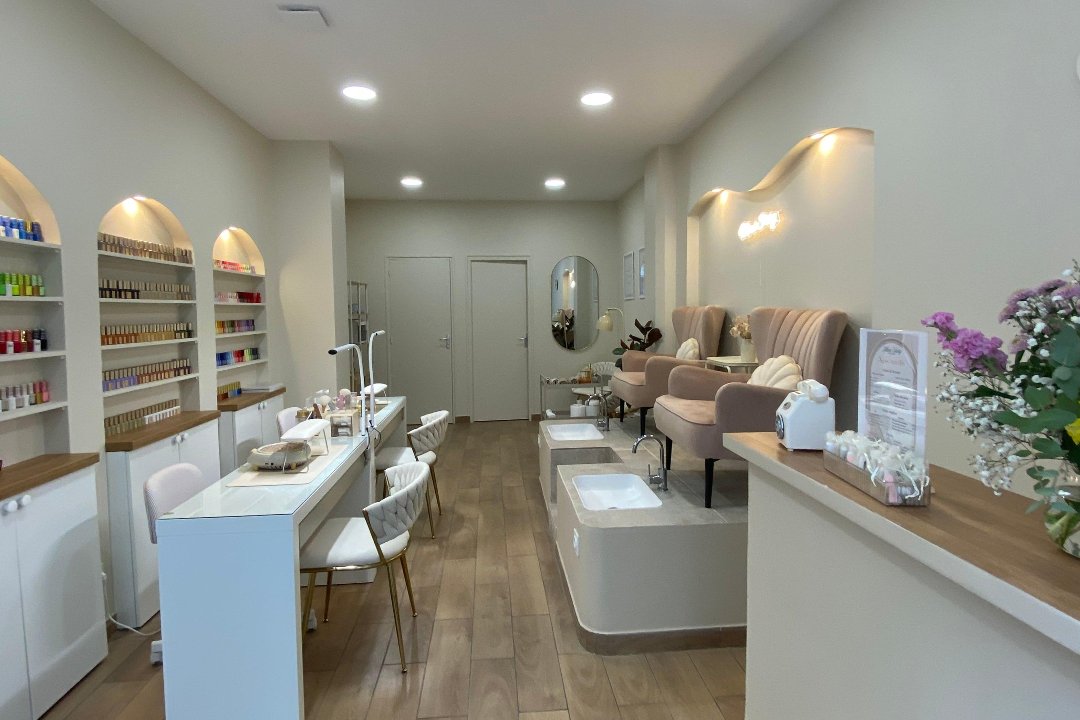 Mani Fairy, Boulevard Saint-Marcel, Paris