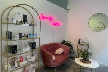 Meri Nikova Nail Studio