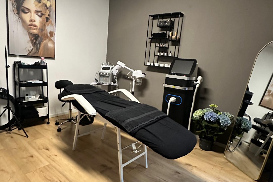 Hair & beauty BY AMSTERDAM, Jan van Galenstraat, Amsterdam