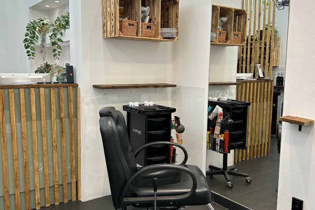 Salon Hairlich - Gleditschstraße, Schöneberg, Berlin