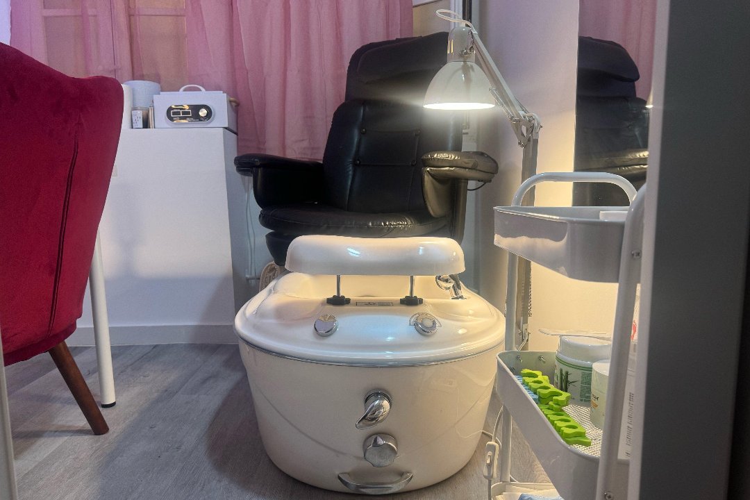 Meri Nikova Nail Studio, Paseo del General Martínez Campos, Madrid