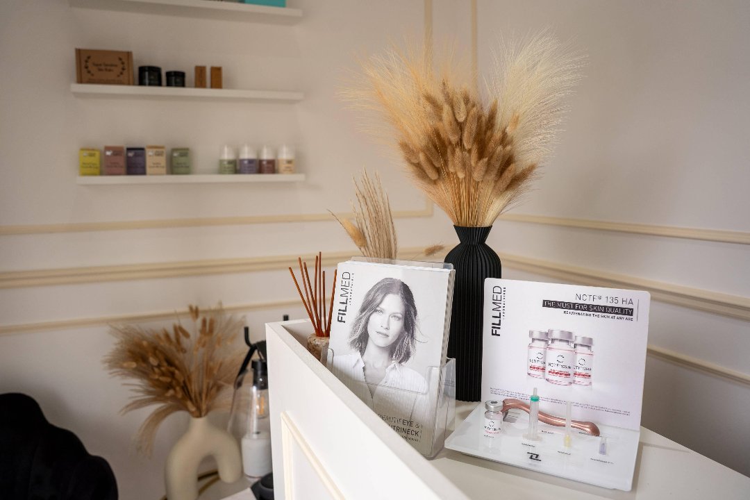 The Beauty Hut (ley) - Walton on Thames, Walton-on-Thames, Surrey
