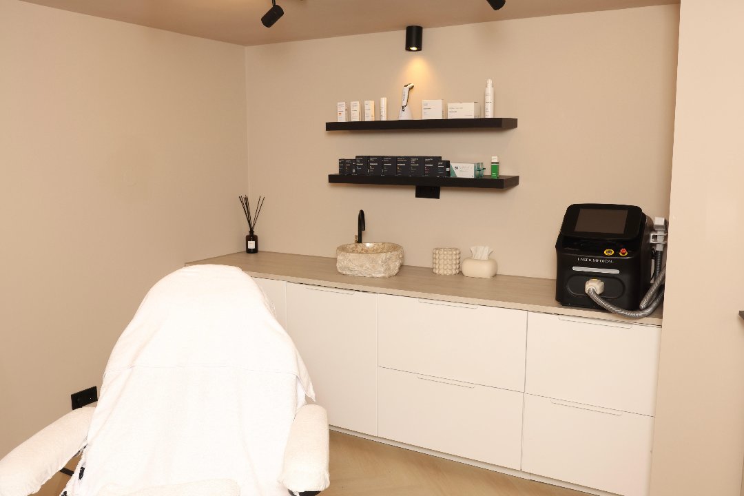 Cloud Skin Clinic, Laakhaven-West, Den Haag