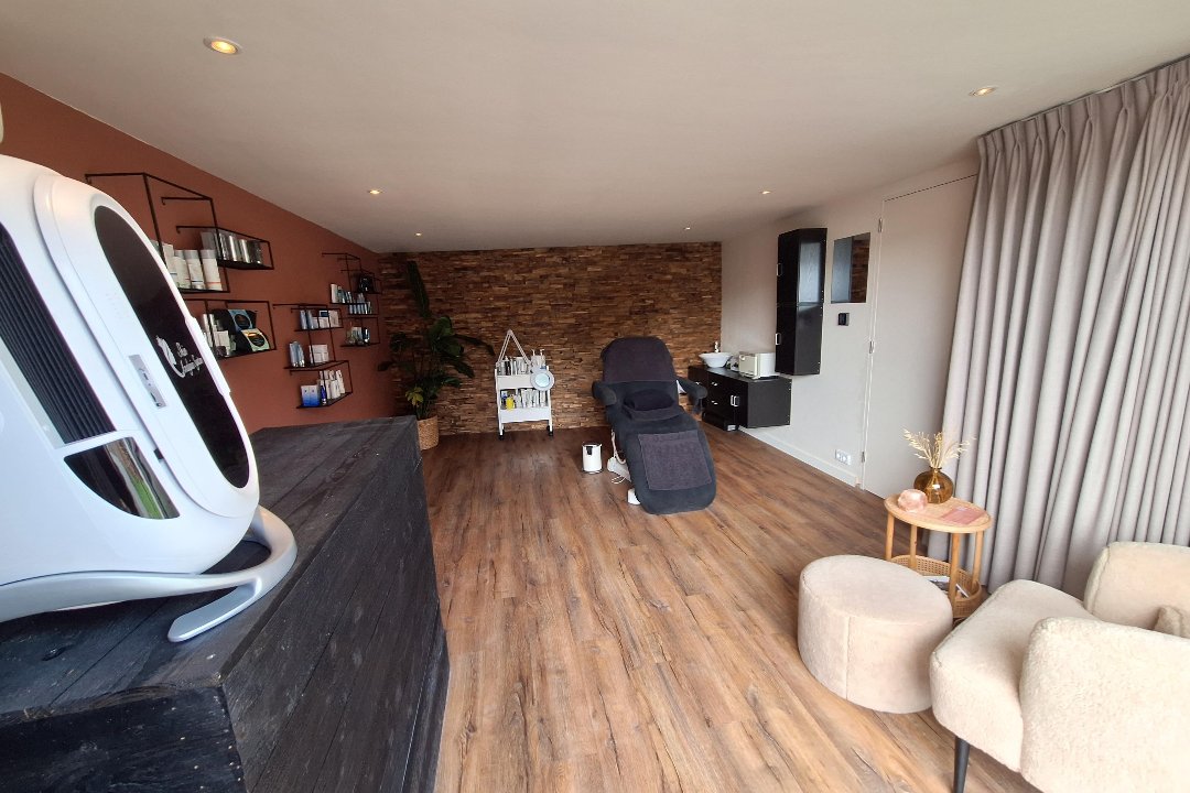 Schoonheidssalon Nadine, Vlijmen, Noord-Brabant