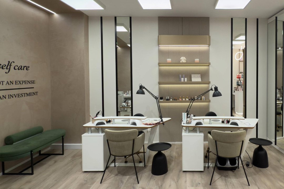 Beautyaholicstudio: Maniküre, Pediküre & Gelnägel Salzburg, Salzburg