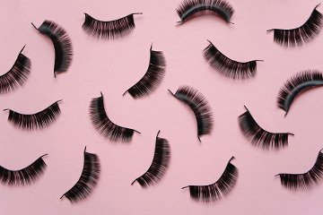 LASHES BY LR