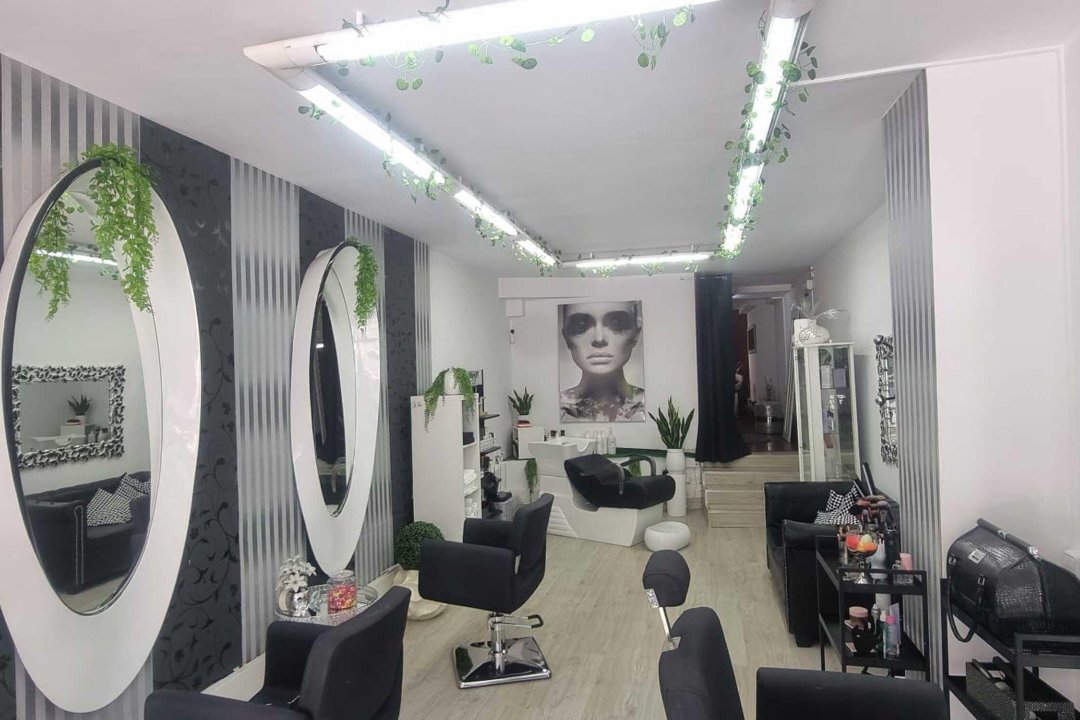 Women's World Peluquería Estética Barcelona, Muntaner, Barcelona