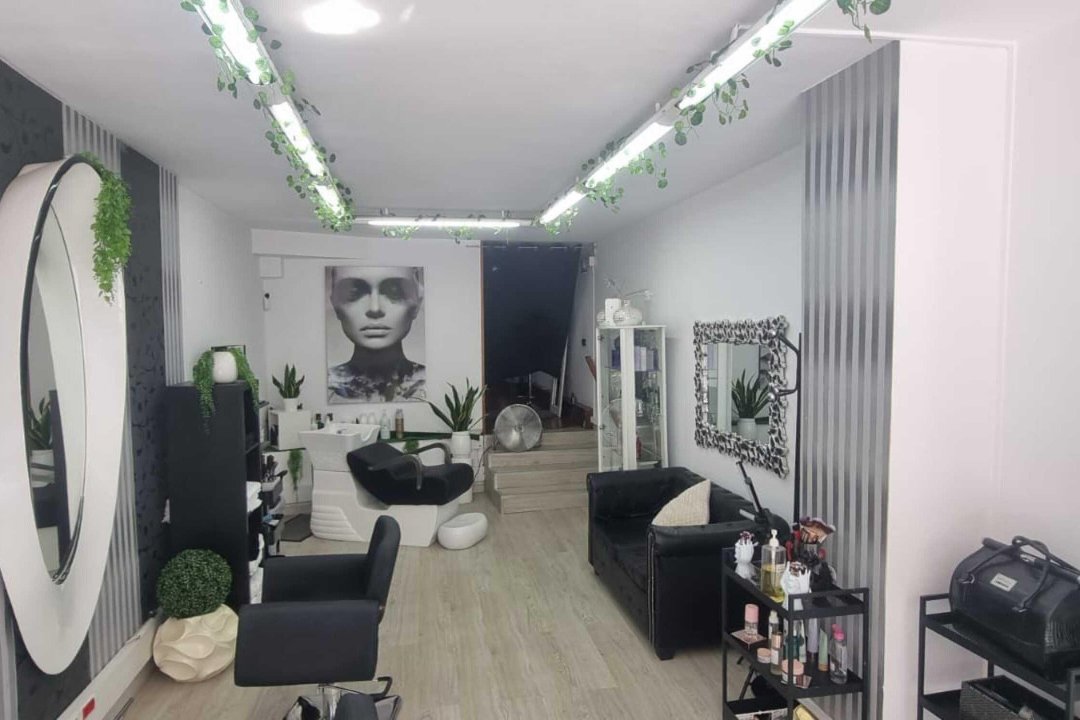 Women's World Peluquería Estética Barcelona, Muntaner, Barcelona