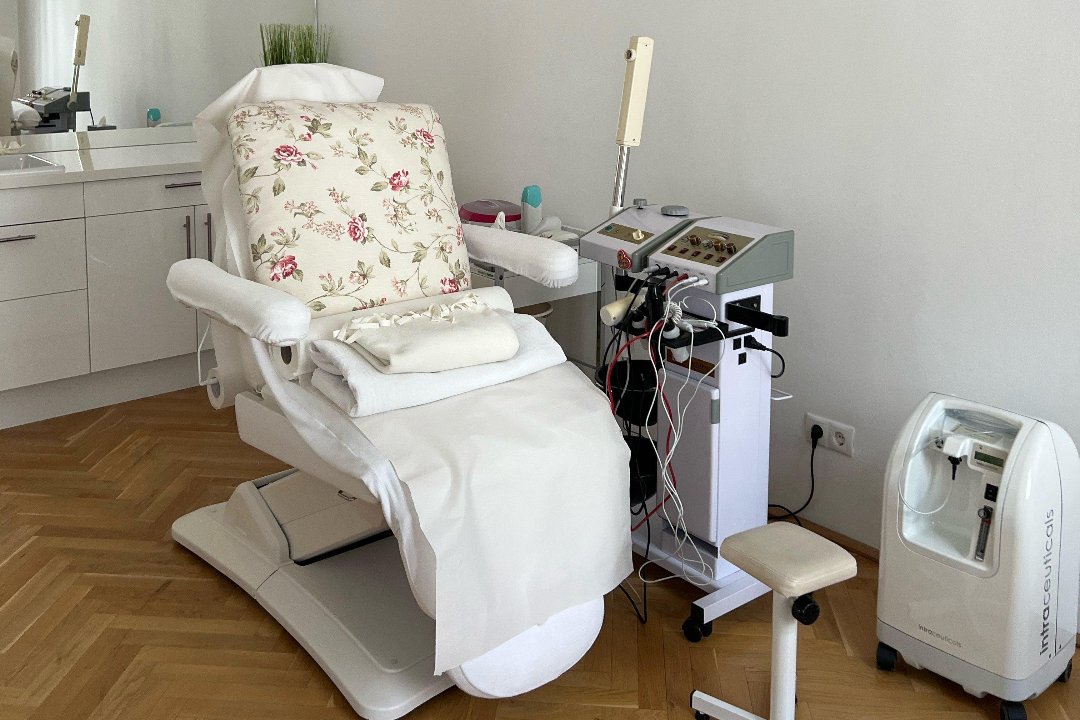 Dr. Niko Redtenbacher - K&K Natural Beauty, Michelbeuern, Wien