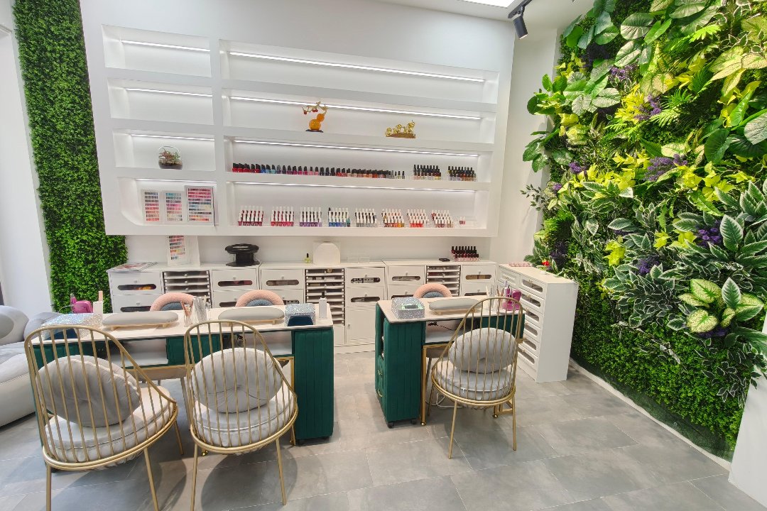 Nail Fata, Caiazzo, Milano