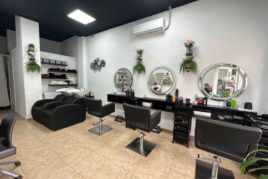 Nurys Ferrer Peluquería & Estética, L'Illa Perduda, Valencia