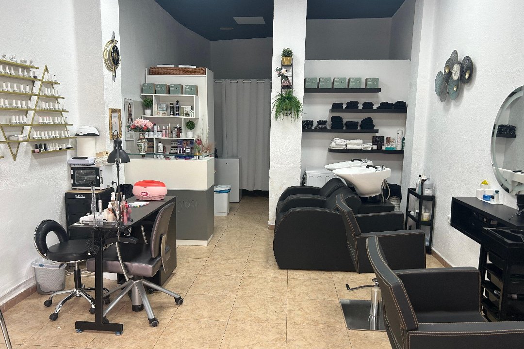 Nurys Ferrer Peluquería & Estética, L'Illa Perduda, Valencia