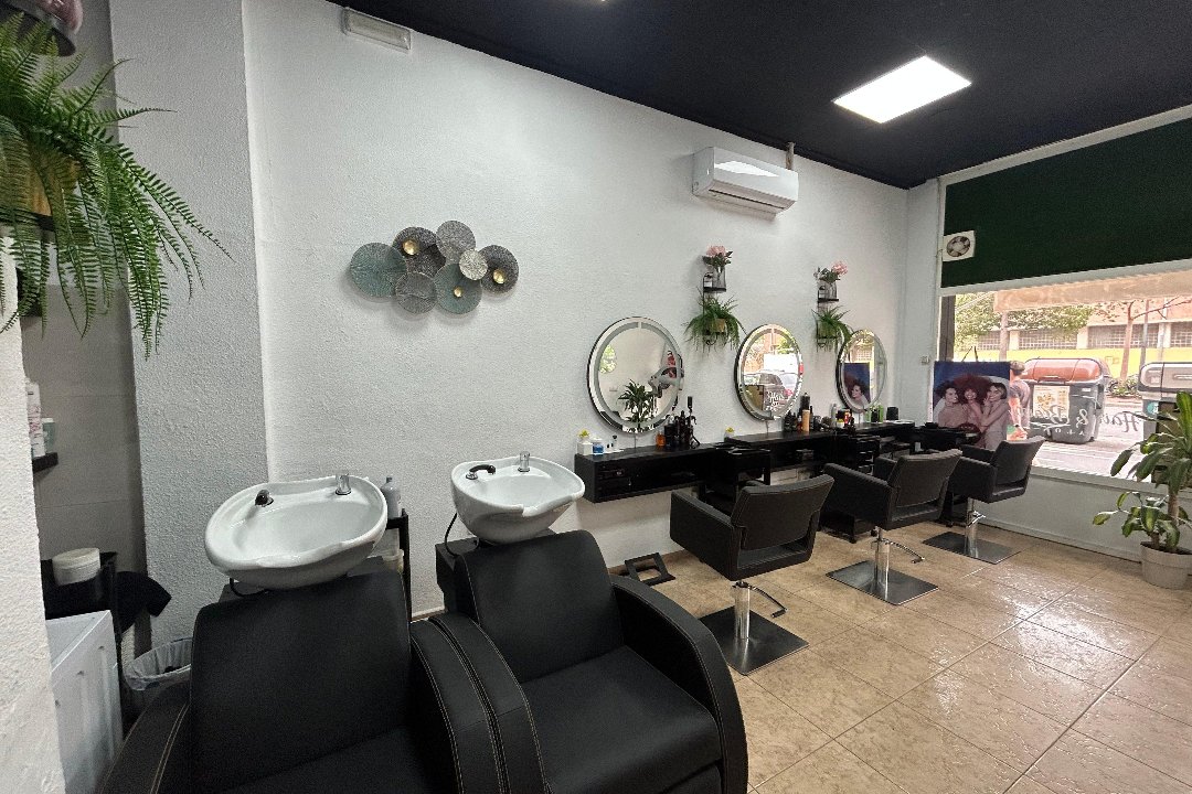 Nurys Ferrer Peluquería & Estética, L'Illa Perduda, Valencia