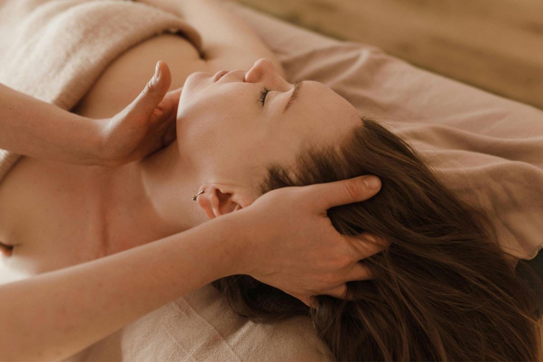 Indrawaty Kok- Holistic wellness, Los Cármenes, Madrid