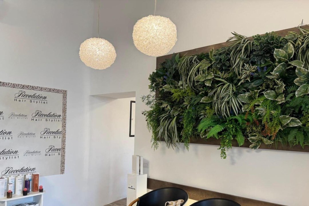 Revolution Acconciature di Stefania Carbone dal 1966, Dalmine, Lombardia