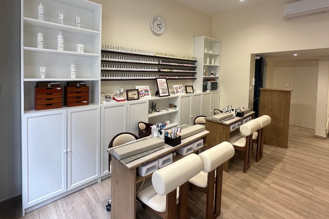 Show me nails & beauty - BIAB BAR - Haussmann, Avenue des Champs-Elysées, Paris