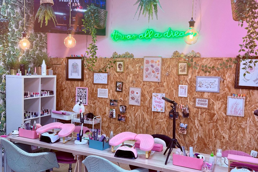 Muy Mia Nails & Coffee, Alcorcón, Comunidad de Madrid