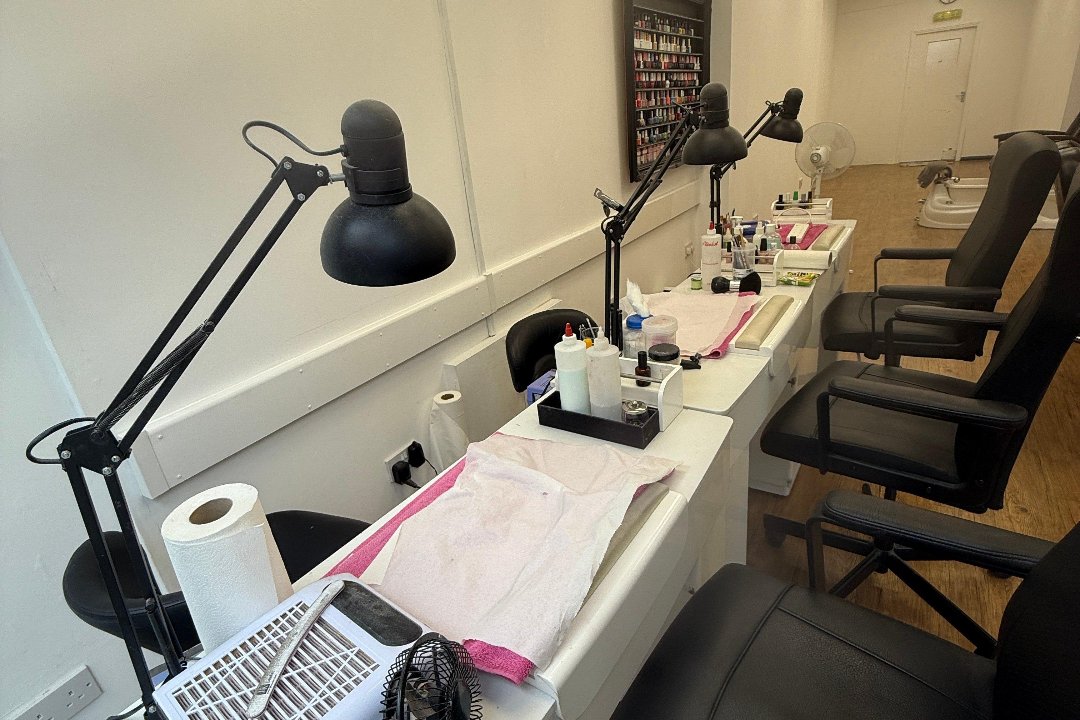 Henna Nails & Beauty, Redhill, Surrey