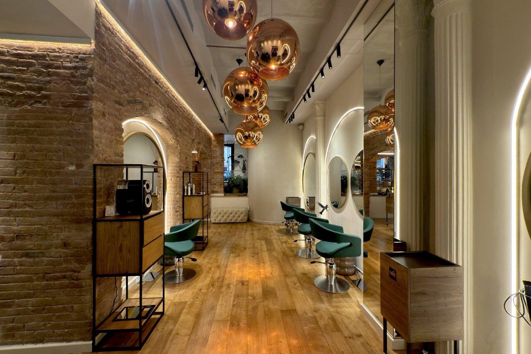 Dolce Diva Italian Hairstylist, Boulevard Rosa, Barcelona