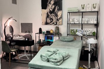 The Glam Spot by Virginie
