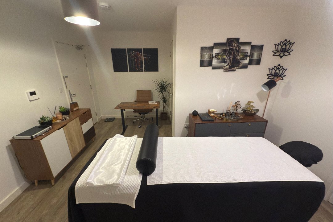 Juliana Teixeira Massage Studio, West Twyford, London