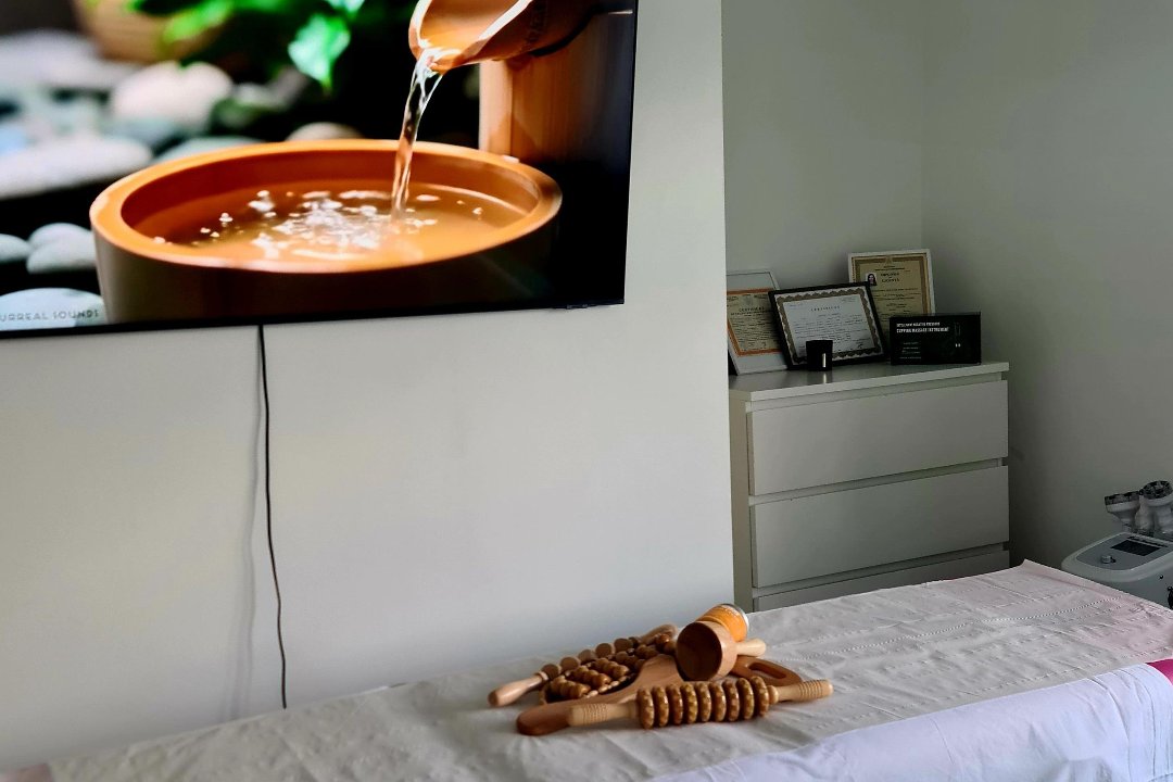 Massage Therapist Deea, Watling Park, London