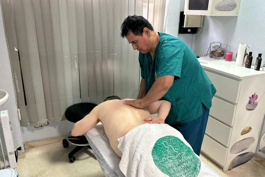 Quiromasaje y Terapia, Valdeacederas, Madrid