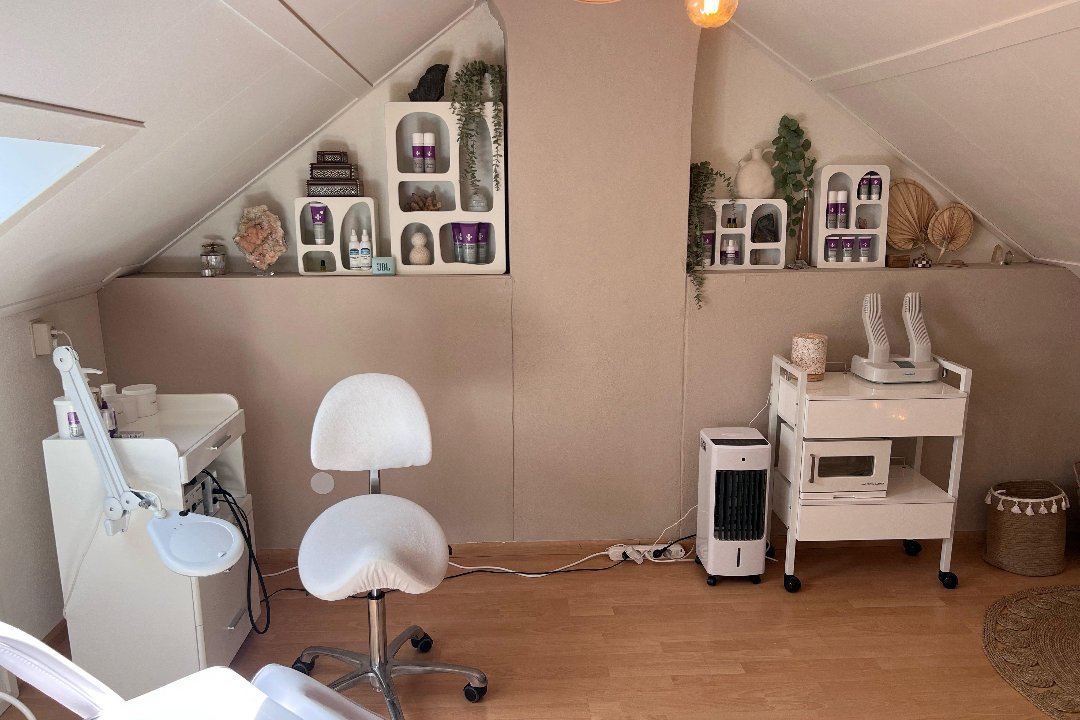 Nadeen Care | Woman Only, Geertruidenberg, Noord-Brabant