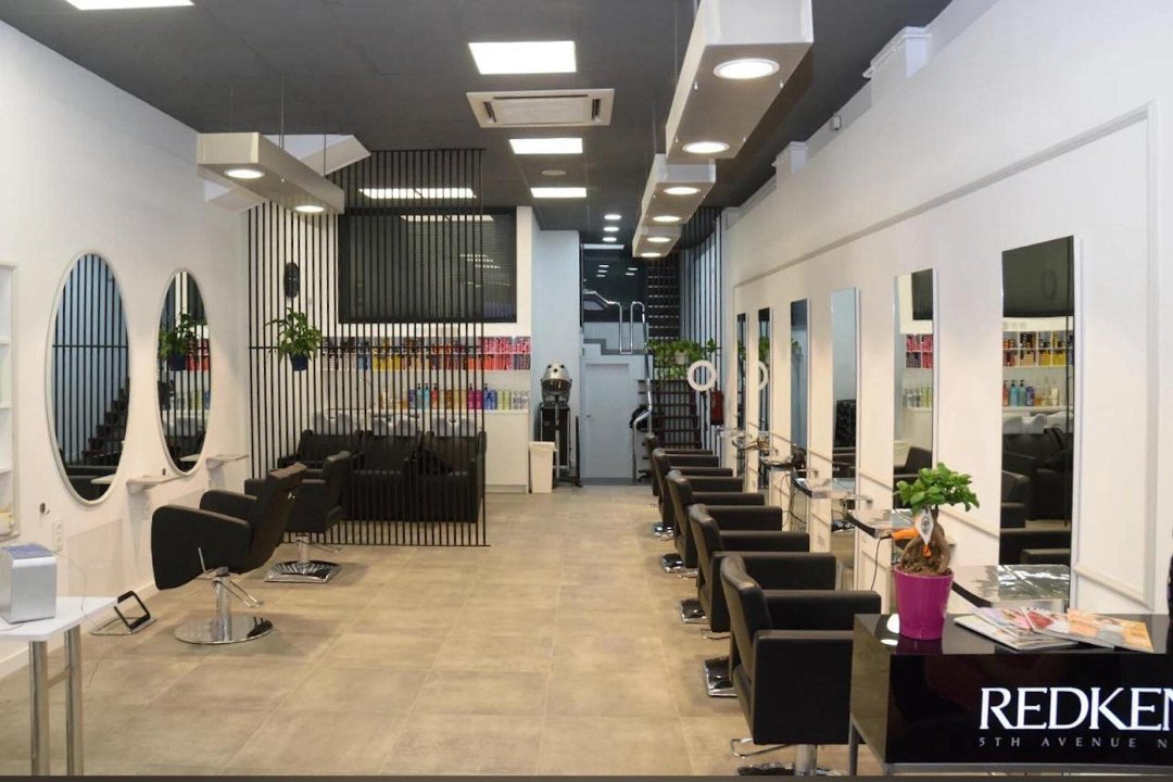 Salón de Belleza y Estética Sativa, el Poble Sec, Barcelona