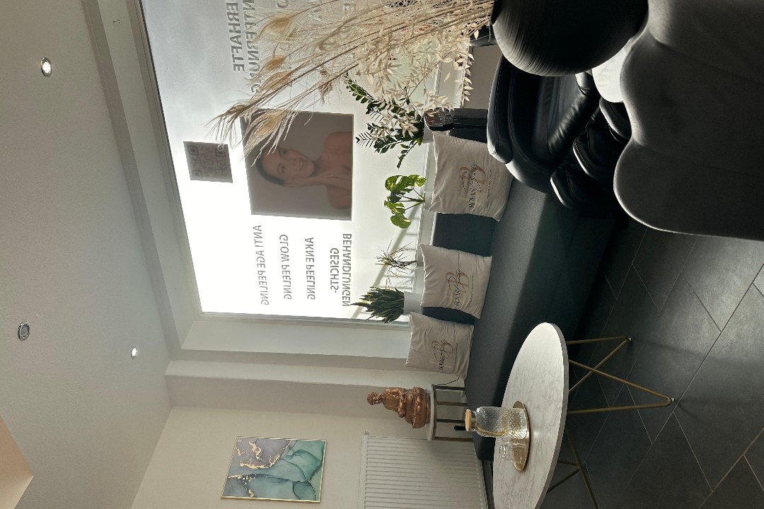 Royas Beauty, List, Hannover