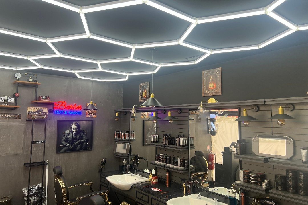 Barber 17 Asnieres, Asnières-sur-Seine, Hauts-de-Seine