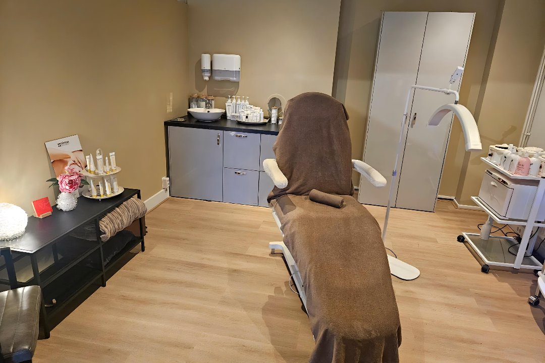 Letterlook beautysalon, Bussum, Noord-Holland