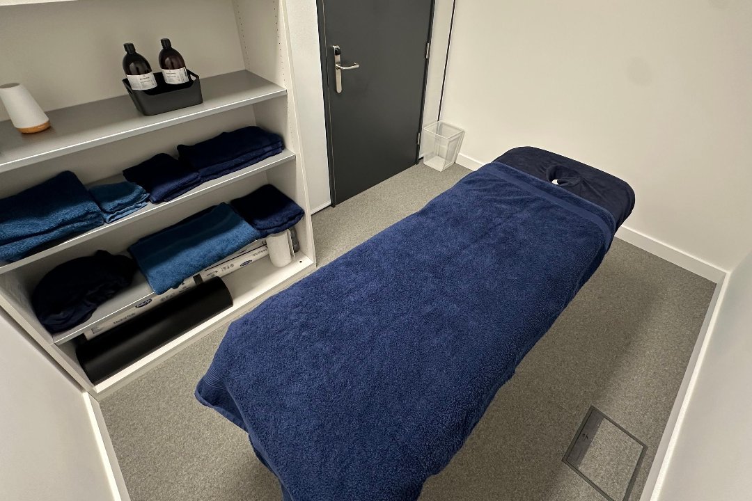 Therapy by Richard, West India Quay, London