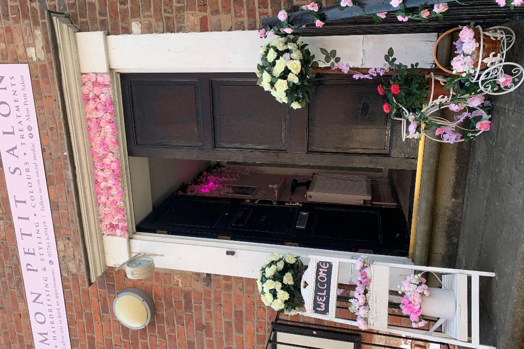 Mon Petit Salon, Woolston, Cheshire