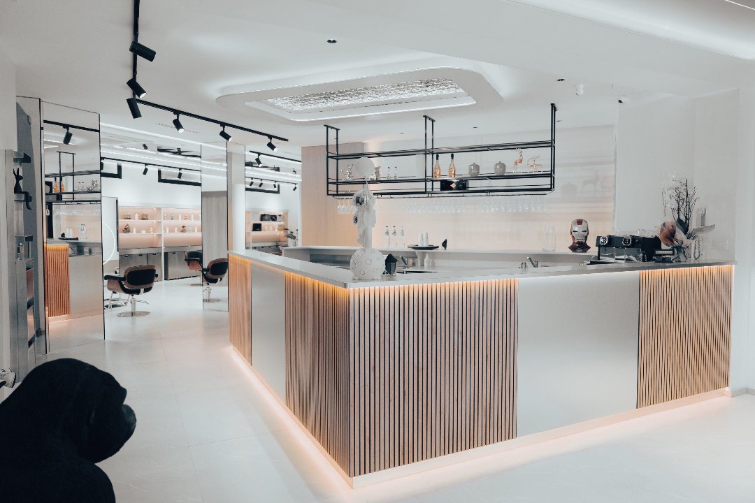 Shi Parrucchieri- Air Touch Salon, Metro Domodossola, Milano