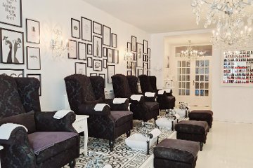 Chic Mani Pedi