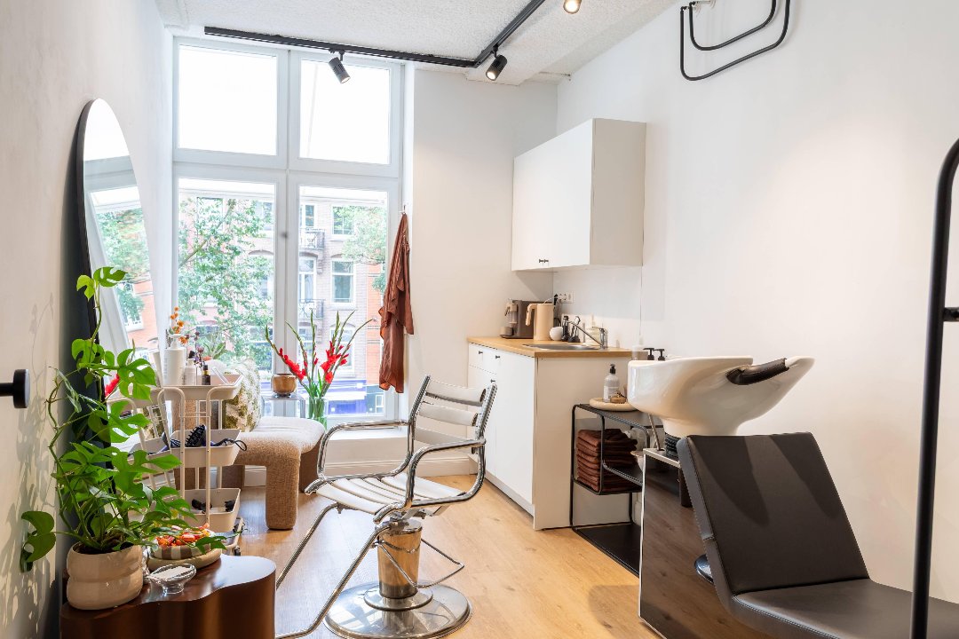 Curl Association by Iana, Bilderdijkstraat, Amsterdam