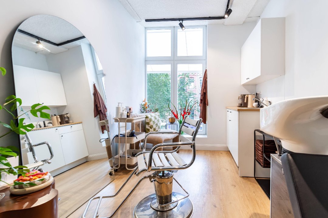 Curl Association by Iana, Bilderdijkstraat, Amsterdam